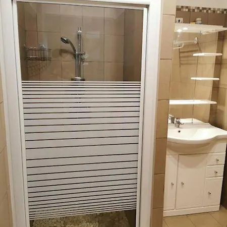 Maison Deux Chambres Avec Piscine A 10mn De La *