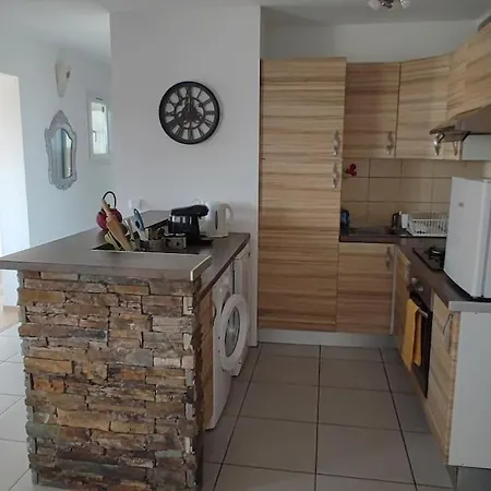 Maison Deux Chambres Avec Piscine A 10mn De La بيت للعطل